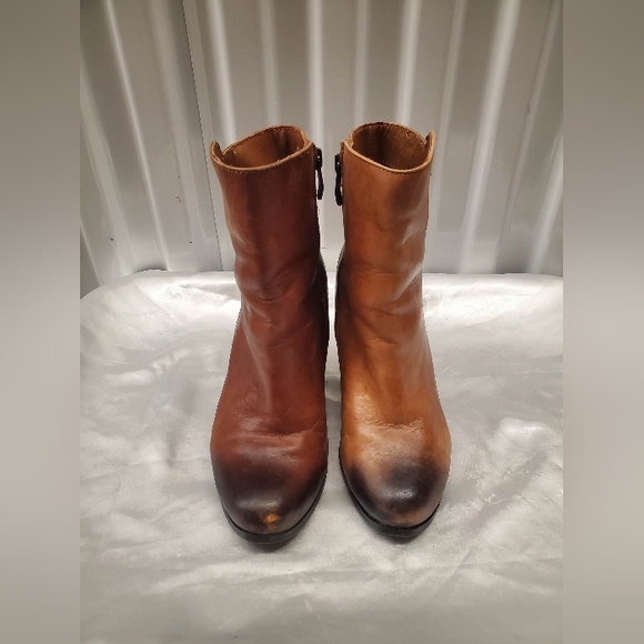 Vince Camuto "Hadley" leather booties - Picture 2 of 15